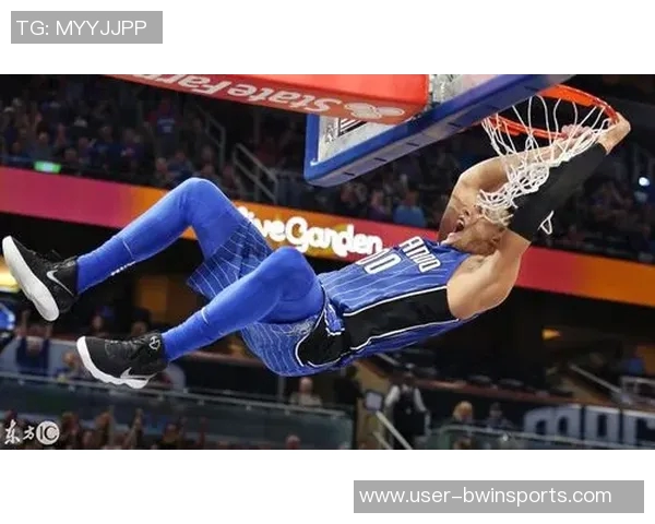 重型轰炸机戈登全场表现出色砍下24分并贡献6篮板1助攻上演精彩空接重扣